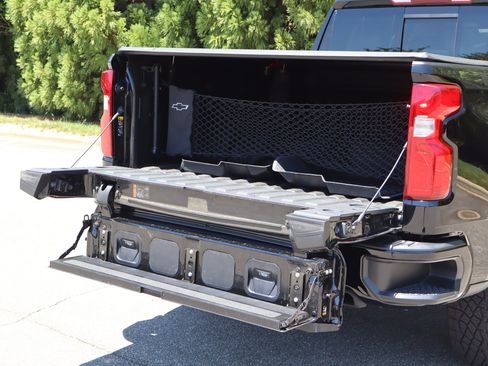 Used 2025 Chevrolet Silverado 1500 LT Trail Boss w/ Convenience Package II AWD/4WD image 40