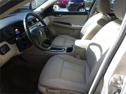 Used 2010 Chevrolet Impala LT w/ Luxury Edition Package image 7