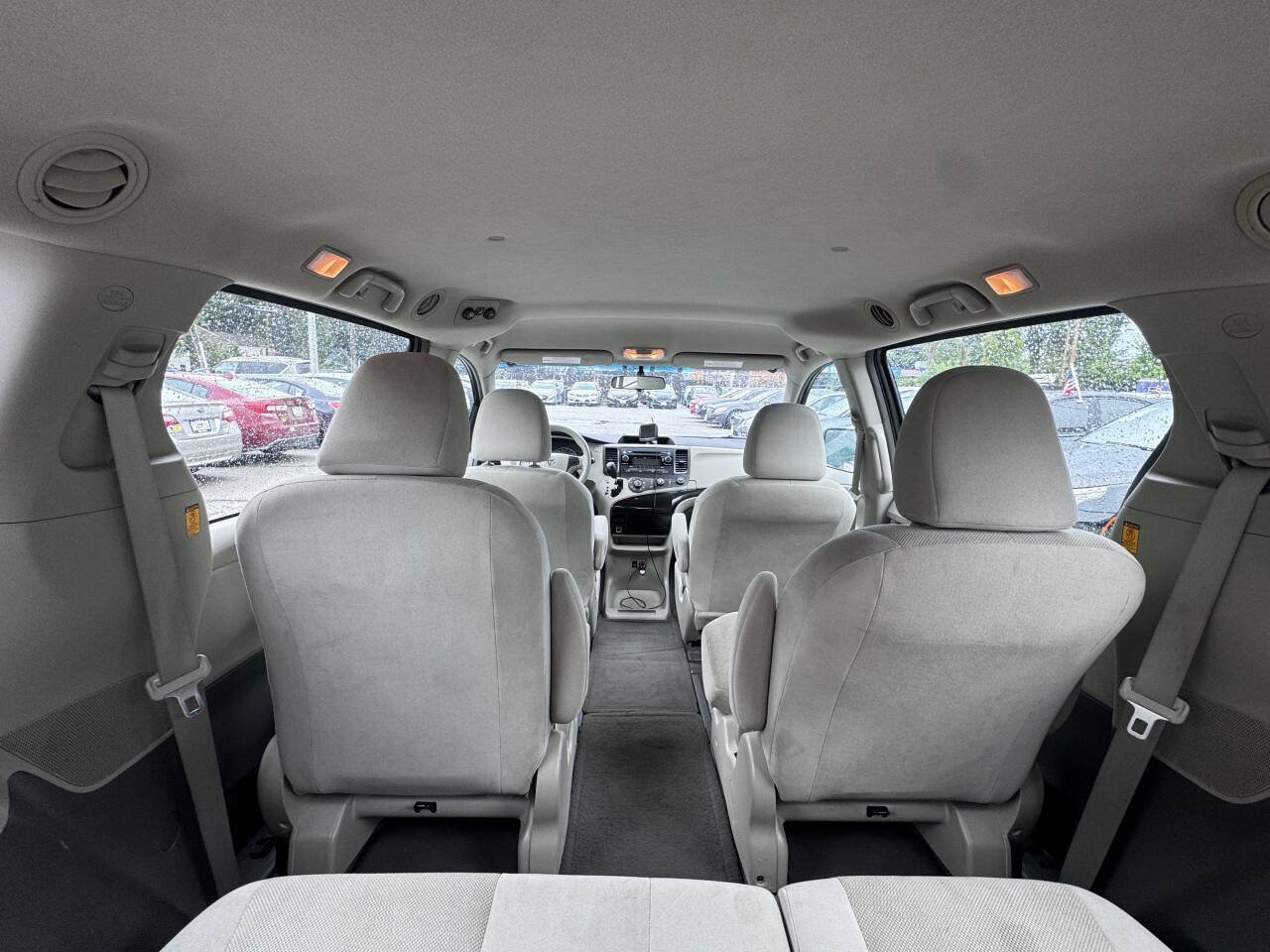 Used 2011 Toyota Sienna w/ Towing Pkg FWD image 9