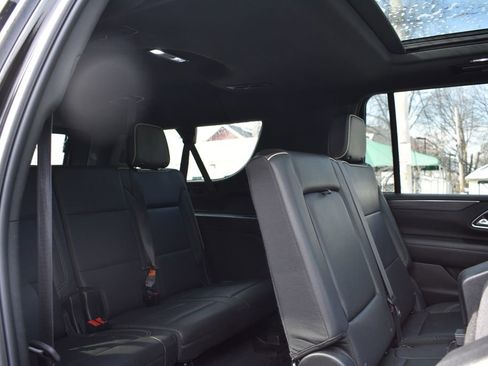 Used 2024 GMC Yukon XL SLT w/ SLT Premium Package image 32