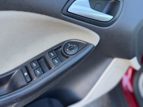 Used 2013 Ford Focus SE image 10