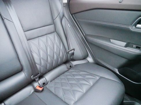 Certified 2022 Nissan Rogue Platinum w/ Head-Up Display Package image 14