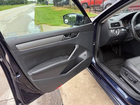 Used 2015 Volkswagen Passat TDI SE FWD image 11
