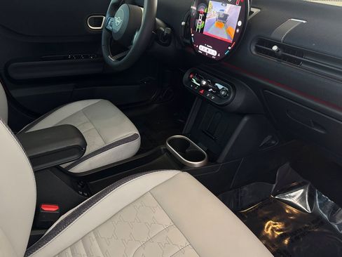 Used 2025 MINI Cooper S FWD image 32