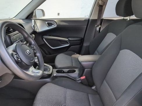 Used 2020 Kia Soul LX FWD image 8