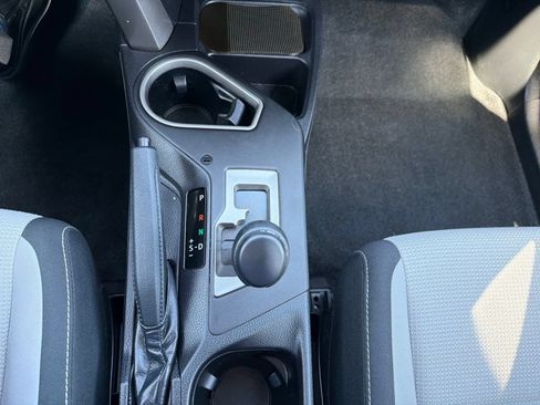 Used 2018 Toyota RAV4 XLE AWD/4WD image 30