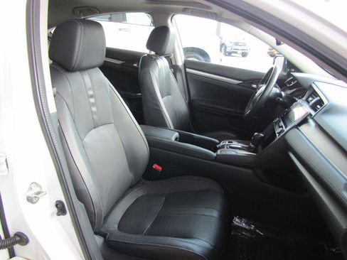 Used 2016 Honda Civic Touring image 12
