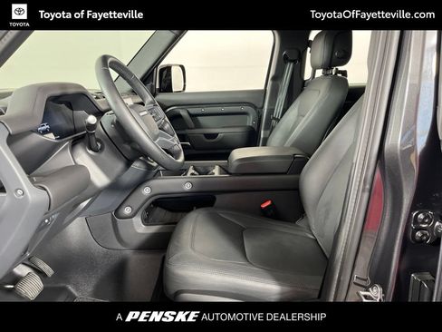 Used 2025 Land Rover Defender 130 X-Dynamic SE AWD/4WD image 21