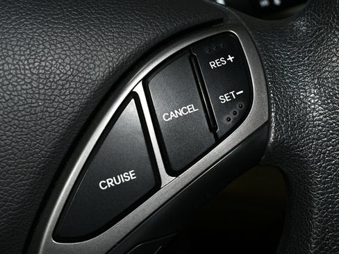 Used 2013 Hyundai Elantra GLS w/ Preferred Pkg image 28