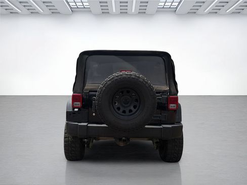 Used 2015 Jeep Wrangler Rubicon w/ Power Convenience Group AWD/4WD image 5