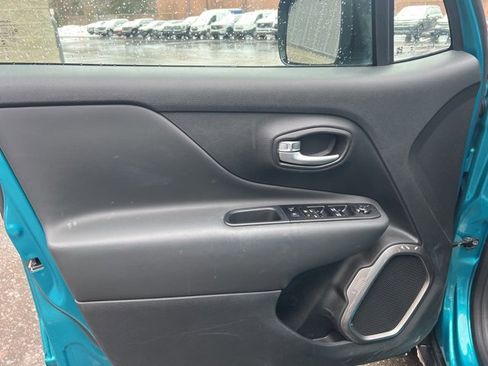 Used 2022 Jeep Renegade Limited image 17
