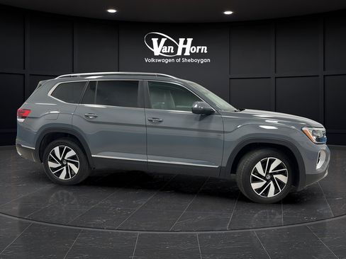 Used 2025 Volkswagen Atlas SEL AWD/4WD image 8