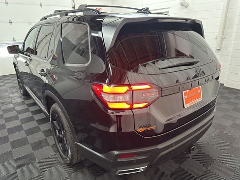 Used 2025 Honda Pilot Black Edition image 8