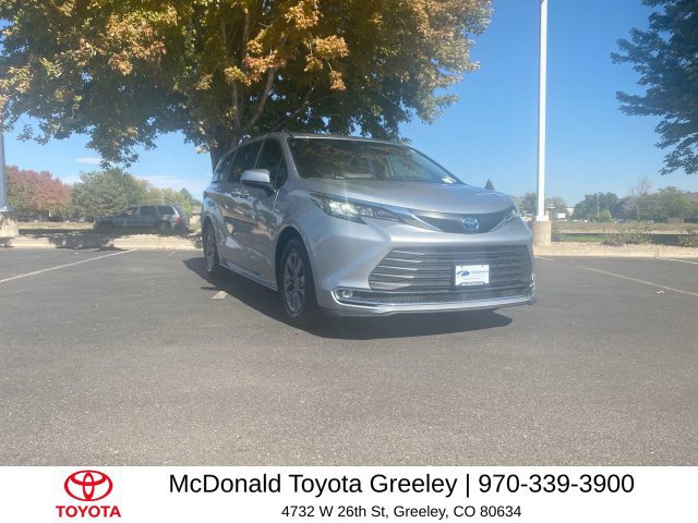 Used 2023 Toyota Sienna XLE FWD image 1