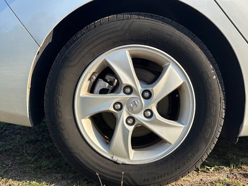 Used 2015 Hyundai Elantra SE FWD image 15