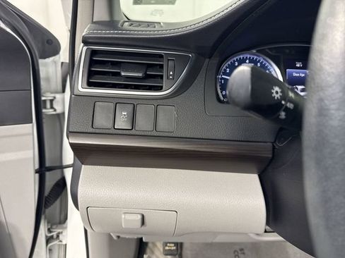 Used 2017 Toyota Camry XLE FWD image 13