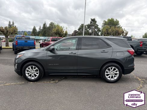 Used 2019 Chevrolet Equinox LS w/ LS Convenience Package FWD image 2