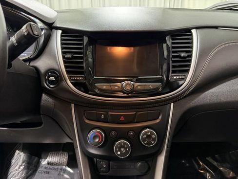 Used 2019 Chevrolet Trax LT w/ LT Convenience Package AWD/4WD image 13