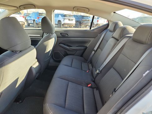 Used 2023 Nissan Altima 2.5 SV image 9