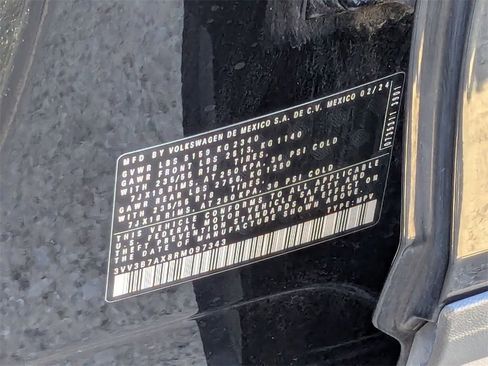 Used 2024 Volkswagen Tiguan SE image 32