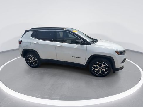 Used 2025 Jeep Compass Limited AWD/4WD image 9