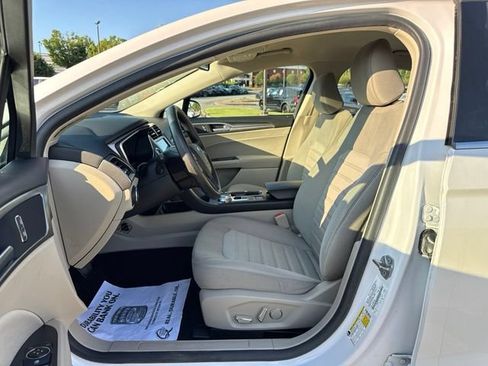 Used 2020 Ford Fusion SE FWD image 13