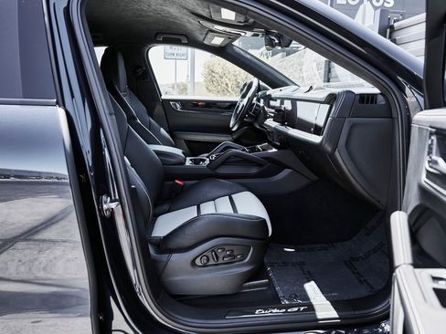 Used 2024 Porsche Cayenne Turbo GT AWD/4WD image 29