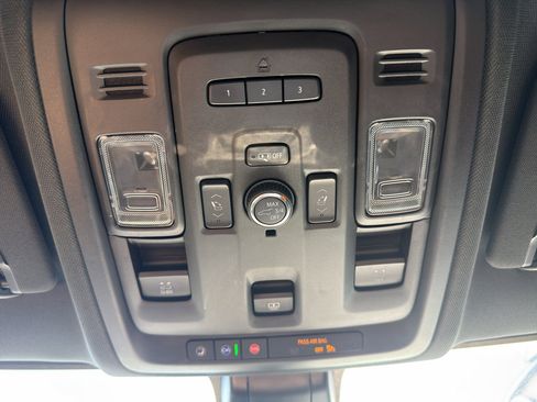 Used 2021 Chevrolet Tahoe Premier AWD/4WD image 32