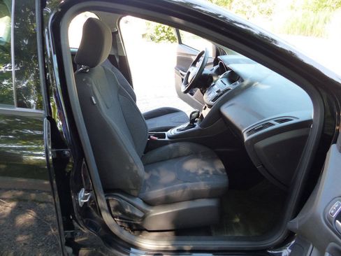 Used 2016 Ford Focus SE w/ Equipment Group 201A FWD image 41