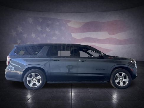 Used 2021 Chevrolet Suburban Z71 w/ Z71 Off-Road Package AWD/4WD image 6