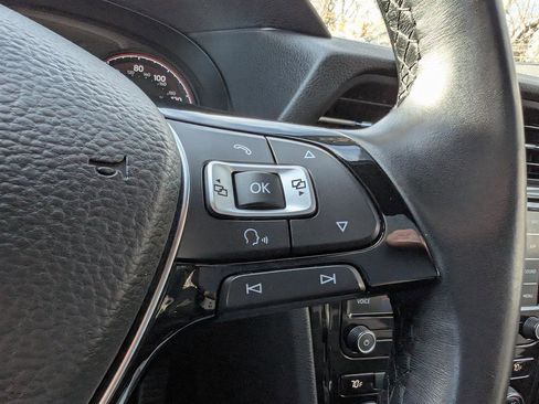 Used 2021 Volkswagen Passat 2.0T R-Line image 32