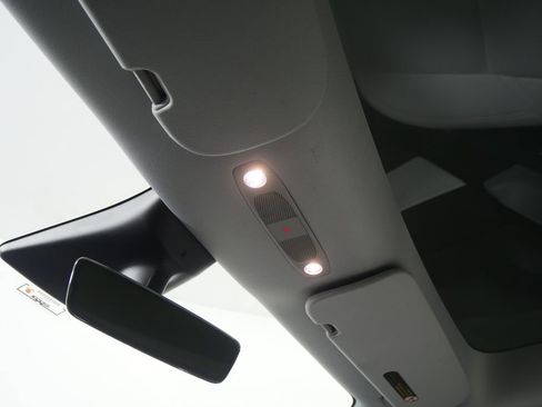 Used 2021 Tesla Model Y Long Range image 21