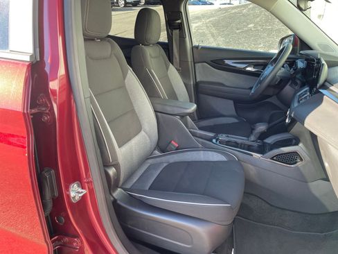 Used 2025 Chevrolet TrailBlazer LT image 34