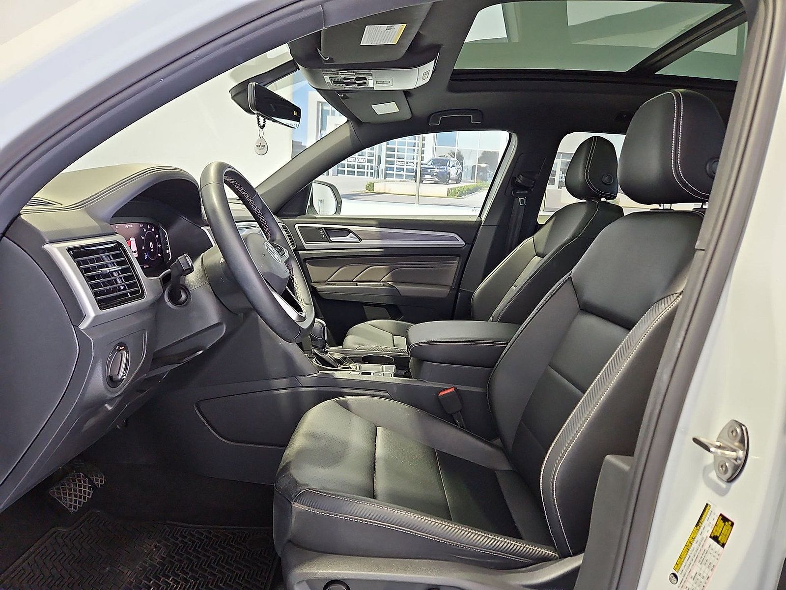 Certified 2023 Volkswagen Atlas Cross Sport SE w/ Panoramic Sunroof Package FWD image 16