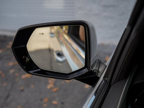 Used 2024 Cadillac Escalade Premium Luxury image 38