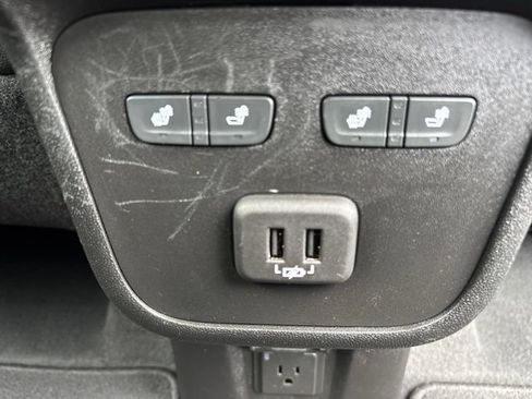 Used 2022 Chevrolet Equinox Premier AWD/4WD image 35