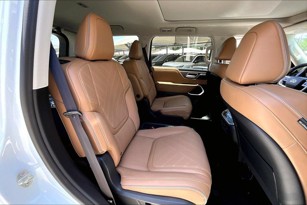 New 2027 INFINITI QX80 Luxe RWD image 17