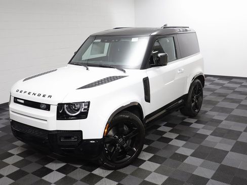 New 2025 Land Rover Defender 90 X-Dynamic SE image 3