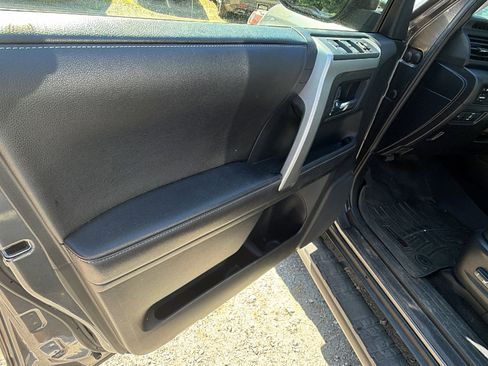 Used 2017 Toyota 4Runner SR5 Premium RWD image 14