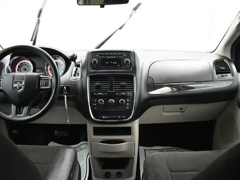 Used 2012 Dodge Grand Caravan American Value Package FWD image 19