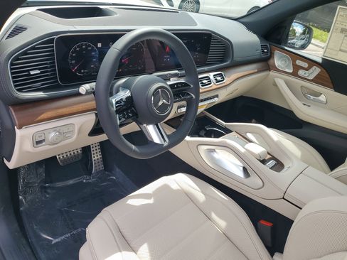 New 2026 Mercedes-Benz GLS 580 4MATIC image 27