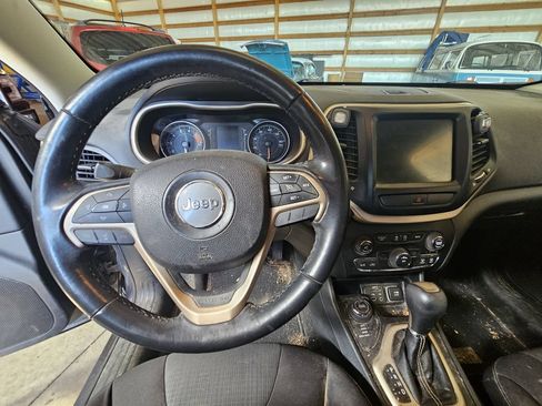 Used 2016 Jeep Cherokee Latitude AWD/4WD image 14