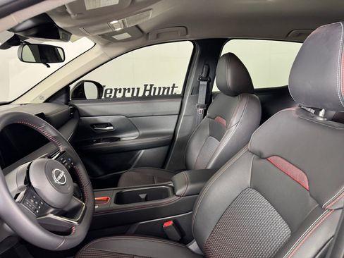 Used 2025 Nissan Kicks SR FWD image 16