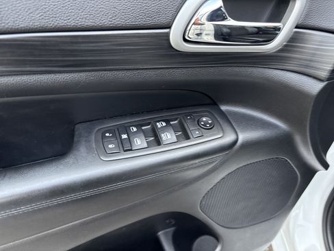 Used 2022 Jeep Grand Cherokee Laredo X AWD/4WD image 16