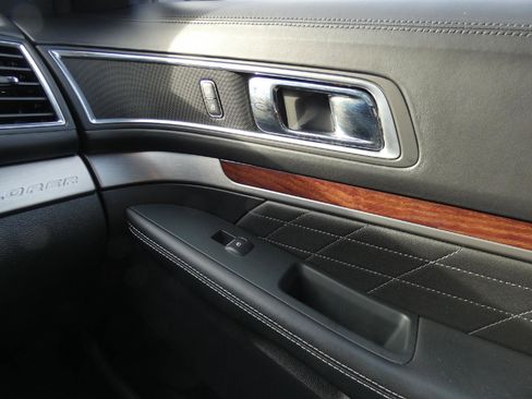 Used 2018 Ford Explorer Platinum image 24