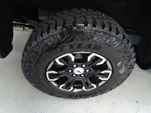 Certified 2025 Chevrolet Silverado 1500 ZR2 AWD/4WD image 30
