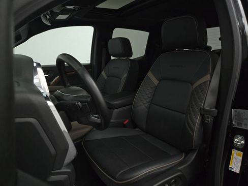 Used 2024 GMC Canyon Denali w/ LPO, Denali Black Edition image 27