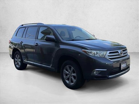 Used 2012 Toyota Highlander 4WD w/ Tech Pkg image 3