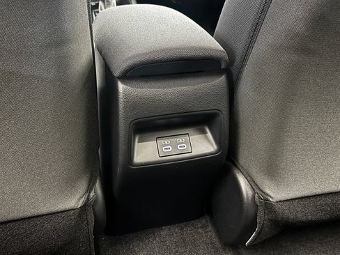 Used 2024 Toyota Corolla LE AWD/4WD image 32