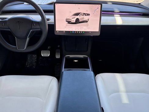 Used 2023 Tesla Model Y Performance AWD/4WD image 21